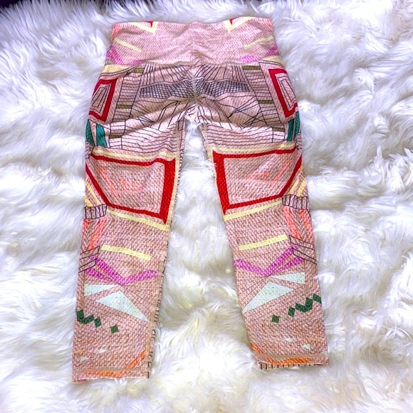 NIYAMA SOL Geometric Beachcomber Crop Leggings - Picture 5 of 12